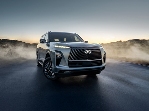 Silver INFINITI QX60 on a misty road at dusk